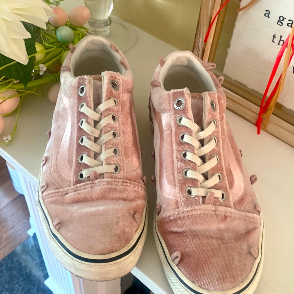 Vans womens sneaker pink SIZE 7.5M
